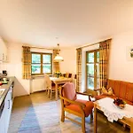 Bachtelmühle Pensión 4*